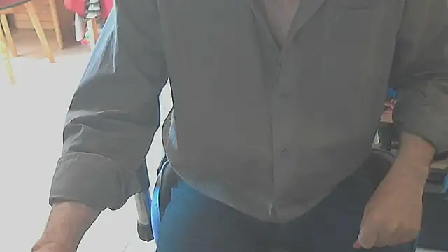 Snapshot of angelgarcia269 chatting on 10/20/25, 11:21 angelgarcia269 online show from 10/20/25, 11:21