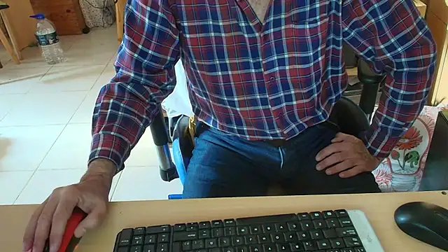 Snapshot of angelgarcia269 chatting on 06/03/26, 12:08 angelgarcia269 online show from 06/03/26, 12:08