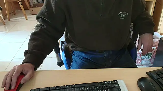 Snapshot of angelgarcia269 chatting on 07/05/26, 02:02 angelgarcia269 online show from 07/05/26, 02:02