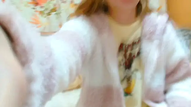 Snapshot of liliyRiSAcha-n chatting on 12/25/24, 07:13 liliyRiSAcha-n online show from 12/25/24, 07:13