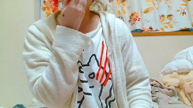 Snapshot of liliyRiSAcha-n chatting on 01/23/25, 10:44 liliyRiSAcha-n online show from 01/23/25, 10:44