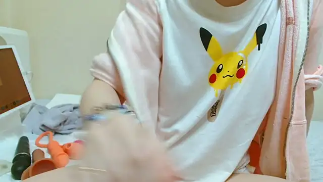 Snapshot of liliyRiSAcha-n chatting on 09/11/25, 09:20 liliyRiSAcha-n online show from 09/11/25, 09:20