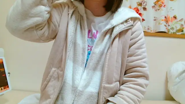 Snapshot of liliyRiSAcha-n chatting on 02/04/26, 08:20 liliyRiSAcha-n online show from 02/04/26, 08:20