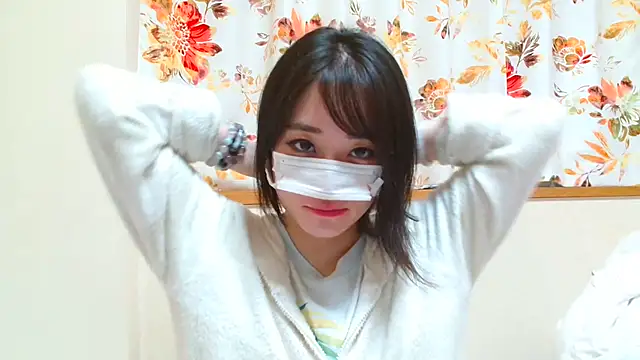 Snapshot of liliyRiSAcha-n chatting on 04/10/26, 07:35 liliyRiSAcha-n online show from 04/10/26, 07:35