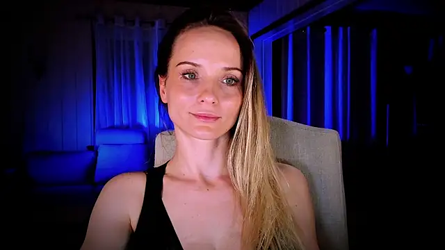 Snapshot of Louise-dance chatting on 01/12/25, 04:00 Louise-dance online show from 01/12/25, 04:00