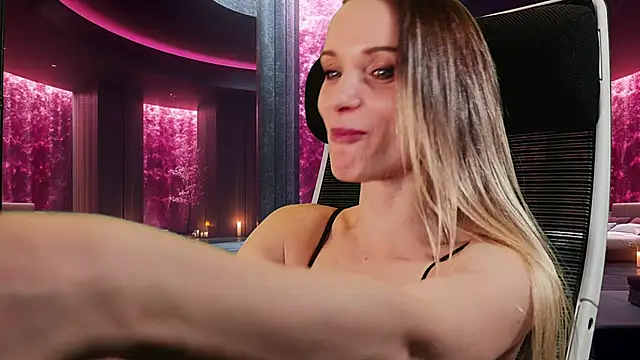 Snapshot of Louise-dance chatting on 03/22/25, 02:16 Louise-dance online show from 03/22/25, 02:16