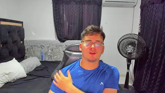 Snapshot of TylerMiuller chatting on 12/15/25, 10:25 TylerMiuller online show from 12/15/25, 10:25