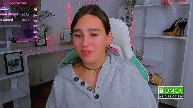  Eliizabeth  online show from 10/31/25, 10:33