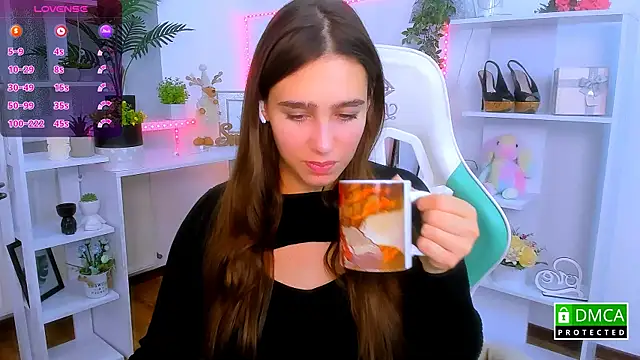  Eliizabeth  online show from 12/01/25, 09:53