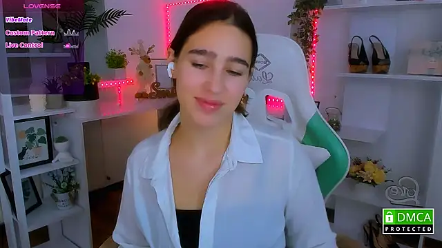 Snapshot of _Eliizabeth_ chatting on 12/19/25, 10:17 Eliizabeth online show from 12/19/25, 10:17