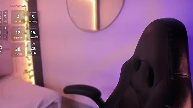 Snapshot of emma_woods_ chatting on 12/09/24, 12:19 emma woods online show from 12/09/24, 12:19