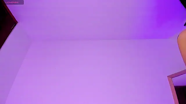 Snapshot of emma_woods_ chatting on 03/10/25, 03:30 emma woods online show from 03/10/25, 03:30