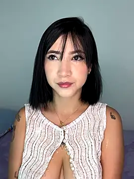 Snapshot of emma_woods_ chatting on 10/29/25, 10:39 emma woods online show from 10/29/25, 10:39