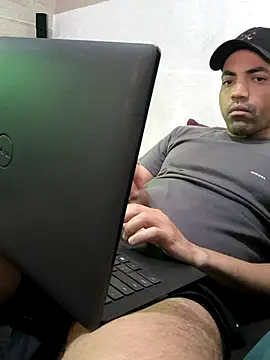 KingZilla2023 online show from 04/16/26, 07:14