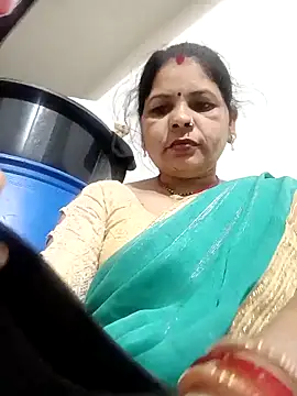 Snapshot of Riyaa-Devi chatting on 03/02/25, 04:53 Riyaa-Devi online show from 03/02/25, 04:53