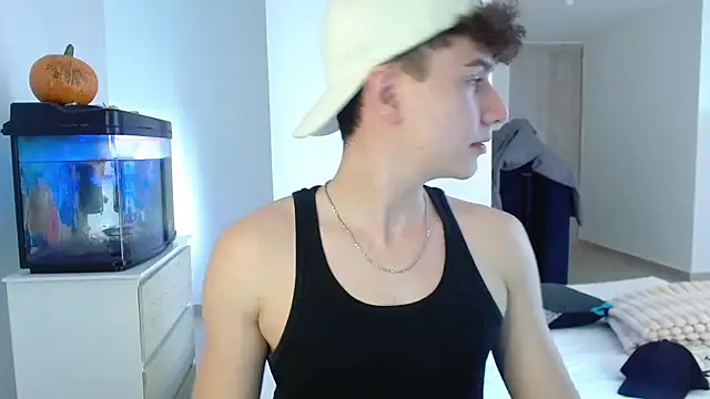 Snapshot of adrian_morelly chatting on 10/28/25, 08:11 adrian morelly online show from 10/28/25, 08:11