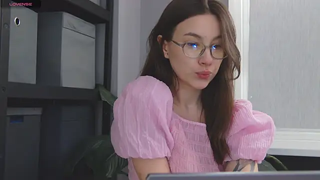 Snapshot of Marie_Diaze chatting on 04/10/26, 11:48 Marie Diaze online show from 04/10/26, 11:48