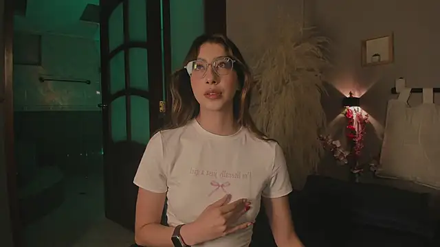 Snapshot of lua_ferch__ chatting on 01/08/25, 12:37 lua ferch   online show from 01/08/25, 12:37