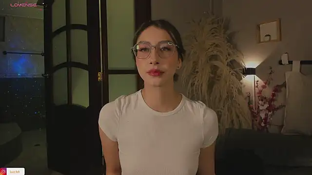 Snapshot of lua_ferch__ chatting on 02/15/25, 12:54 lua ferch   online show from 02/15/25, 12:54