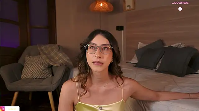 Snapshot of lua_ferch__ chatting on 09/30/25, 12:43 lua ferch   online show from 09/30/25, 12:43