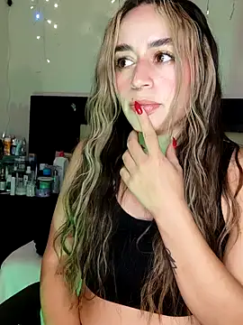 Snapshot of Natalia_Suarez chatting on 12/29/24, 03:33 Natalia Suarez online show from 12/29/24, 03:33