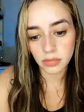 Snapshot of Natalia_Suarez chatting on 12/30/24, 12:43 Natalia Suarez online show from 12/30/24, 12:43