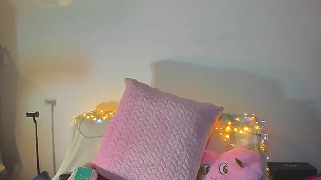 Snapshot of Natalia_Suarez chatting on 09/18/25, 02:13 Natalia Suarez online show from 09/18/25, 02:13