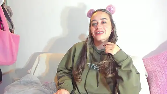 Snapshot of Natalia_Suarez chatting on 10/11/25, 01:05 Natalia Suarez online show from 10/11/25, 01:05