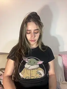 Snapshot of Natalia_Suarez chatting on 10/31/25, 03:29 Natalia Suarez online show from 10/31/25, 03:29