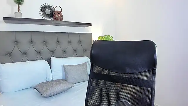 nataly rodri online show from 10/04/25, 01:36