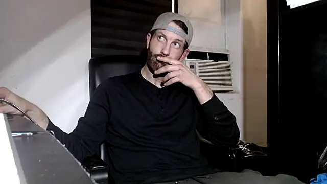 Snapshot of leanjamesdean chatting on 02/13/25, 02:20 leanjamesdean online show from 02/13/25, 02:20