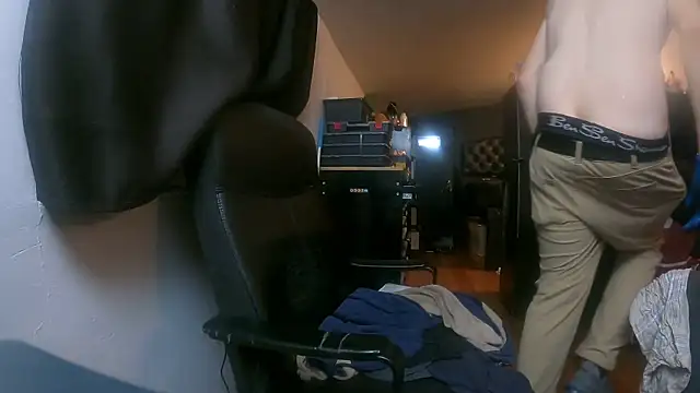 Snapshot of leanjamesdean chatting on 11/12/25, 04:24 leanjamesdean online show from 11/12/25, 04:24