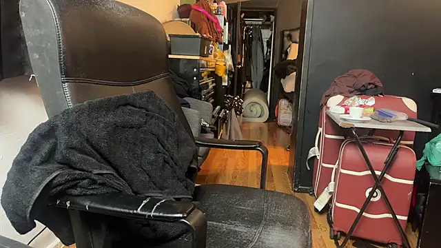 Snapshot of leanjamesdean chatting on 12/02/25, 03:01 leanjamesdean online show from 12/02/25, 03:01