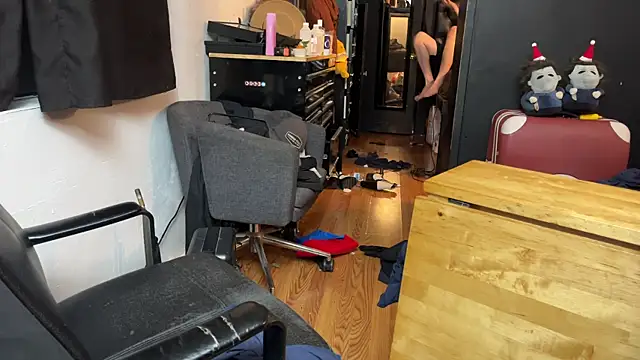 Snapshot of leanjamesdean chatting on 12/19/25, 01:34 leanjamesdean online show from 12/19/25, 01:34