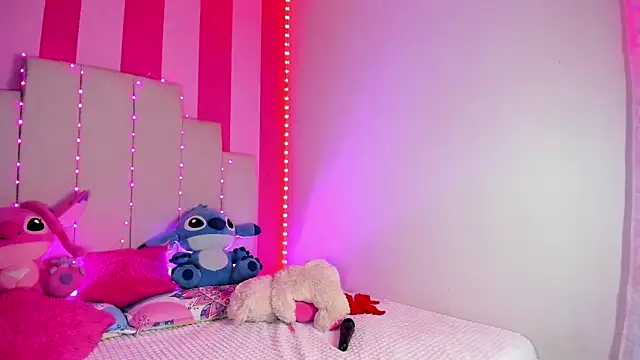 Snapshot of AliiceBrown_ chatting on 03/23/25, 07:42 AliiceBrown online show from 03/23/25, 07:42