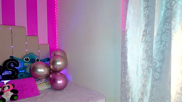 Snapshot of AliiceBrown_ chatting on 10/04/25, 05:16 AliiceBrown online show from 10/04/25, 05:16