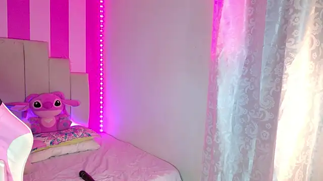 Snapshot of AliiceBrown_ chatting on 10/29/25, 04:48 AliiceBrown online show from 10/29/25, 04:48