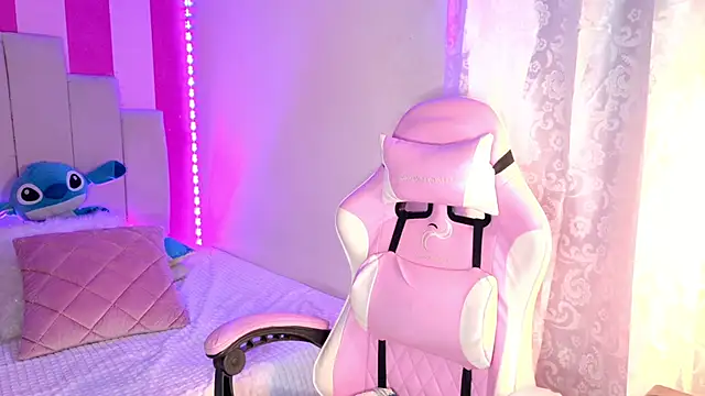 Snapshot of AliiceBrown_ chatting on 11/23/25, 05:07 AliiceBrown online show from 11/23/25, 05:07