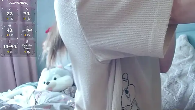 Snapshot of Viktoriiya_bald chatting on 11/24/25, 12:05 Viktoriiya bald online show from 11/24/25, 12:05