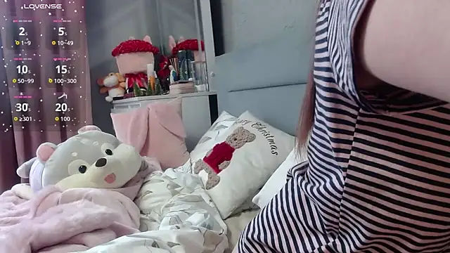 Snapshot of Viktoriiya_bald chatting on 12/17/25, 12:22 Viktoriiya bald online show from 12/17/25, 12:22