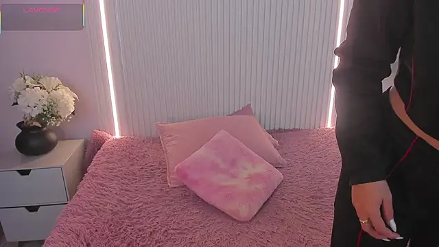 Snapshot of EmilyEvans7 chatting on 03/05/26, 07:54 EmilyEvans7 online show from 03/05/26, 07:54