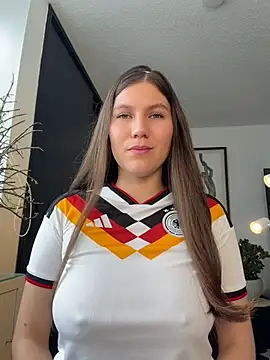 Snapshot of AmelieLaurent_ chatting on 07/04/26, 03:51 AmelieLaurent online show from 07/04/26, 03:51