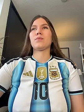Snapshot of AmelieLaurent_ chatting on 07/14/26, 12:44 AmelieLaurent online show from 07/14/26, 12:44