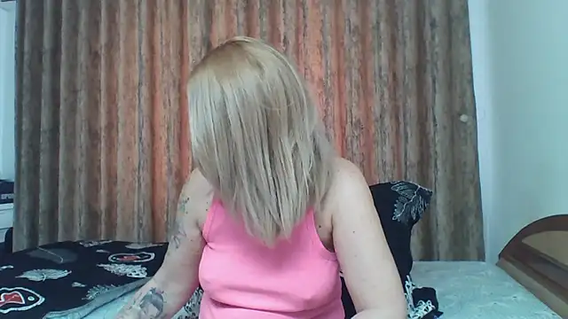 Snapshot of PussyEvely chatting on 03/19/26, 07:45 PussyEvely online show from 03/19/26, 07:45