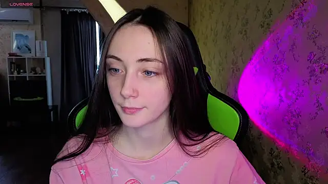 Snapshot of Lexi_Split chatting on 11/15/25, 06:11 Lexi Split online show from 11/15/25, 06:11