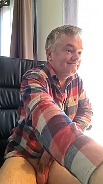 MichOxxford online show from 10/15/25, 04:12