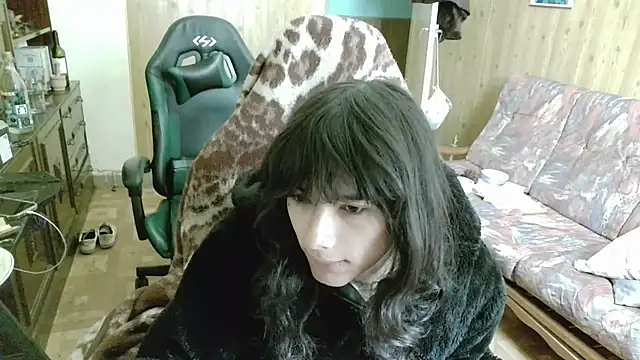 Snapshot of calliemaggotbone chatting on 12/03/25, 10:57 calliemaggotbone online show from 12/03/25, 10:57