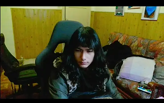 Snapshot of calliemaggotbone chatting on 12/15/25, 02:43 calliemaggotbone online show from 12/15/25, 02:43