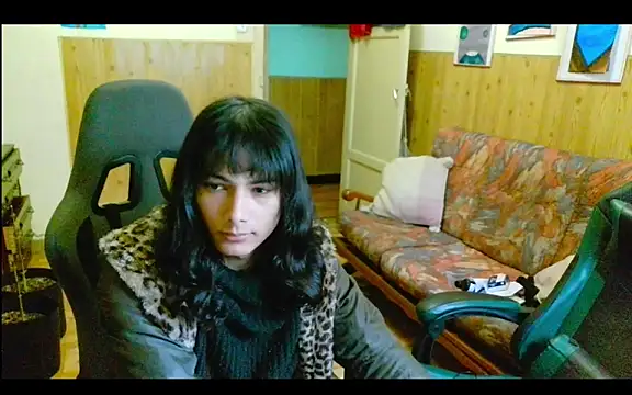 Snapshot of calliemaggotbone chatting on 12/20/25, 02:13 calliemaggotbone online show from 12/20/25, 02:13