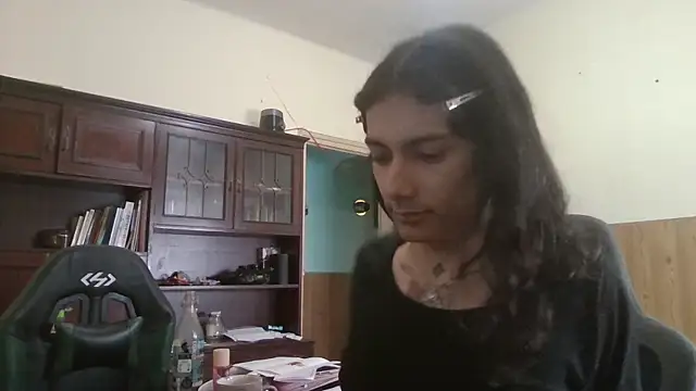 Snapshot of calliemaggotbone chatting on 04/23/26, 05:04 calliemaggotbone online show from 04/23/26, 05:04